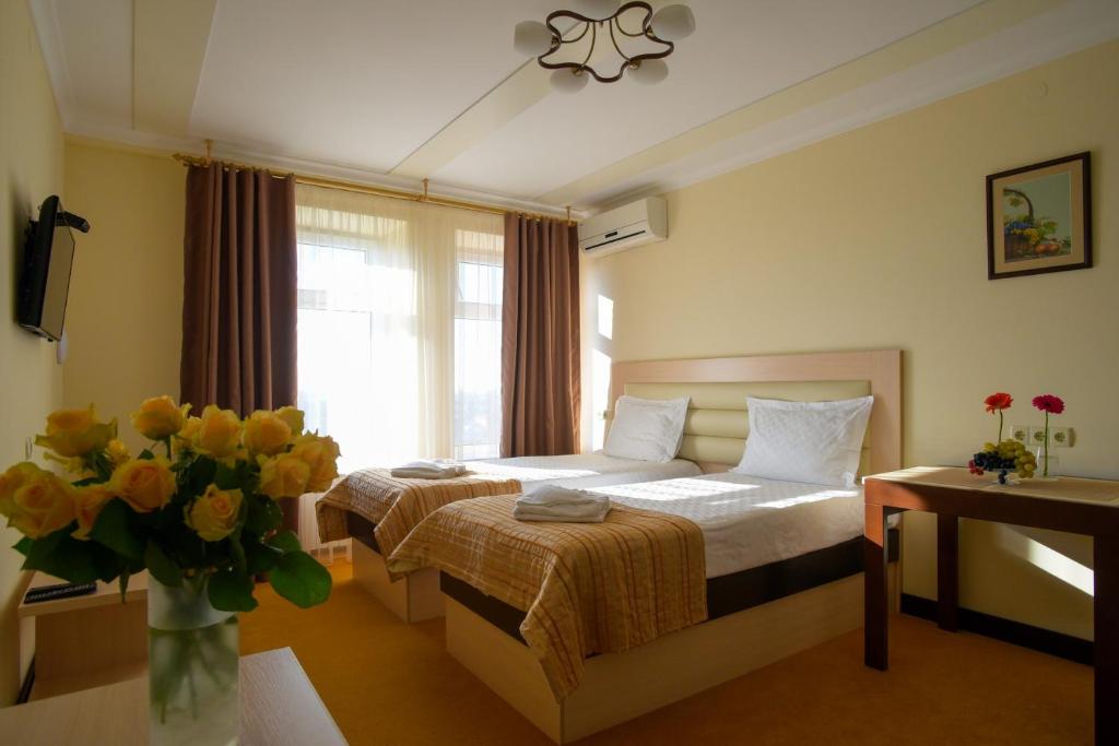 Postel nebo postele na pokoji v ubytování ApartHotel on Klinichna st. (1st entrance)