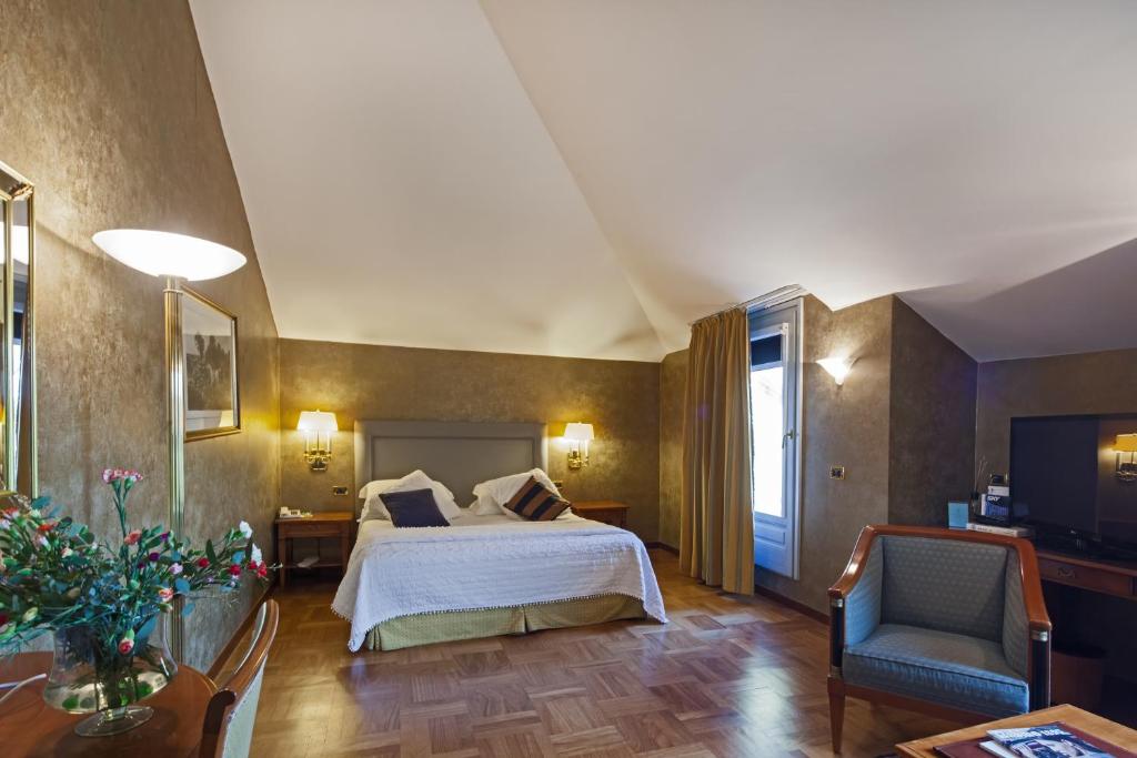 Postel nebo postele na pokoji v ubytování Hotel Palazzo Lovera