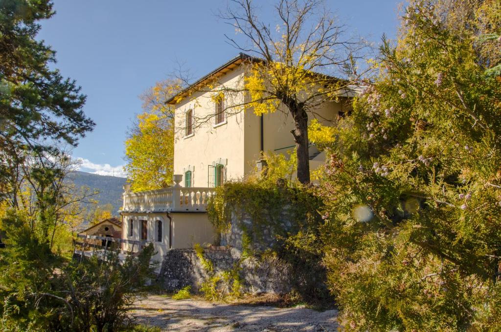 an old house on a hill with trees at Casino de Matthaeis in LʼAquila