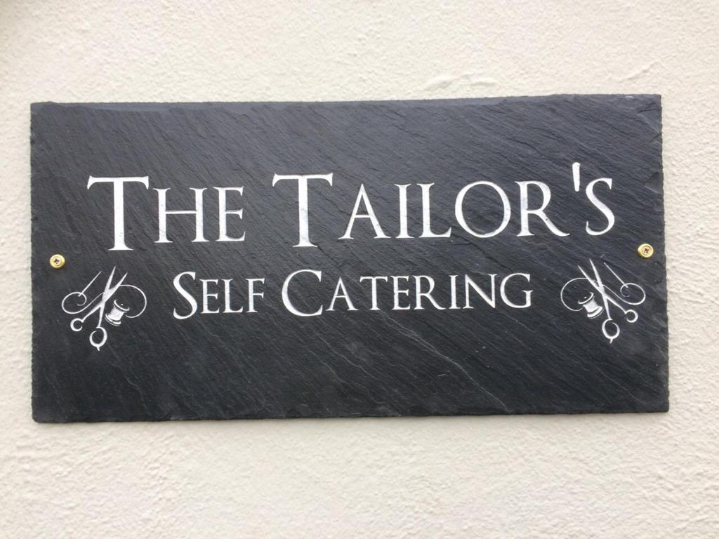 un signo que lee las garras de la cocina en The Tailors, en Ballyfarnon