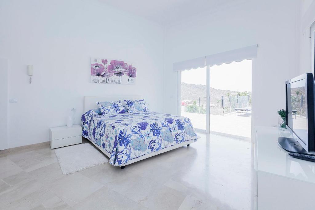 Posteľ alebo postele v izbe v ubytovaní Villa Sara in Costa Adeje - Sara Vacation
