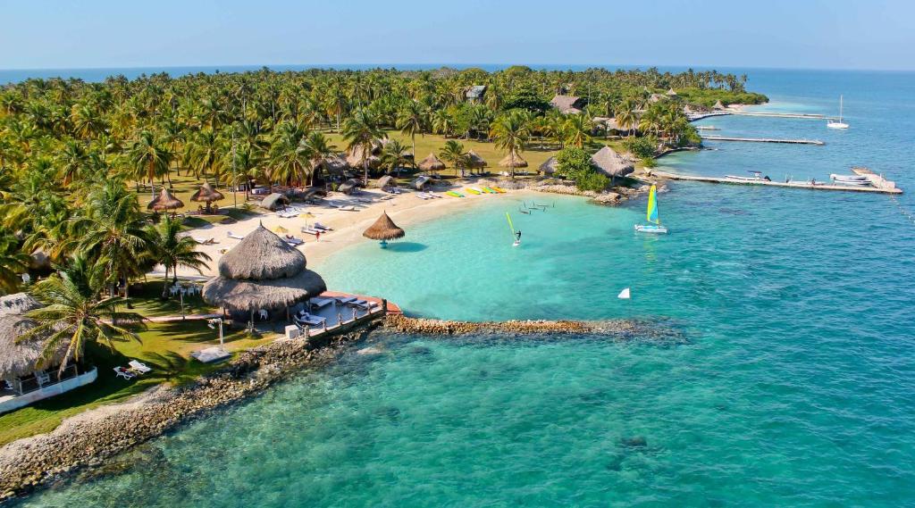 an aerial view of a beach with palm trees at Hotel Punta Faro in Isla Mucura