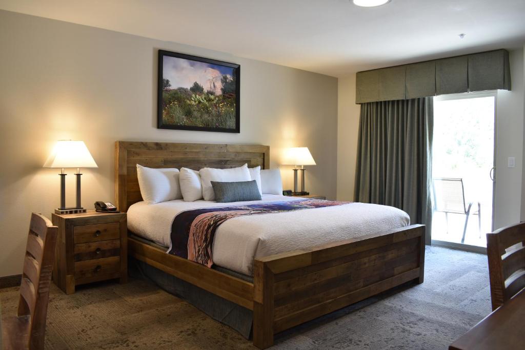 Bumbleberry Inn - Комната Королева