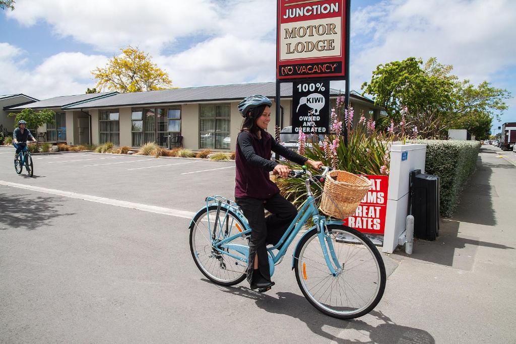 Hosté ubytování TOWER JUNCTION MOTOR LODGE- MOTEL with Airport and Railway Station Shuttle service- Best Location - close to Westfield Mall, Tower Junction Shopping Centre, Restaurants, Cafes etc