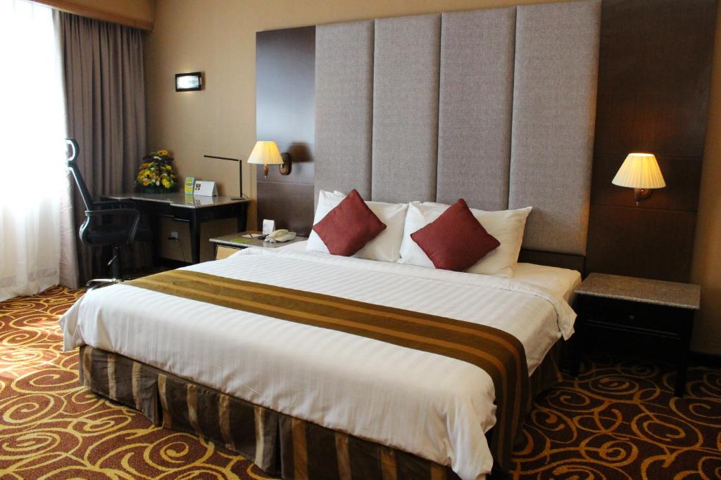 Mega Hotel Sdn Bhdにあるベッド
