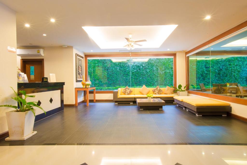 Posezení v ubytování Romantic Khon Kaen Hotel