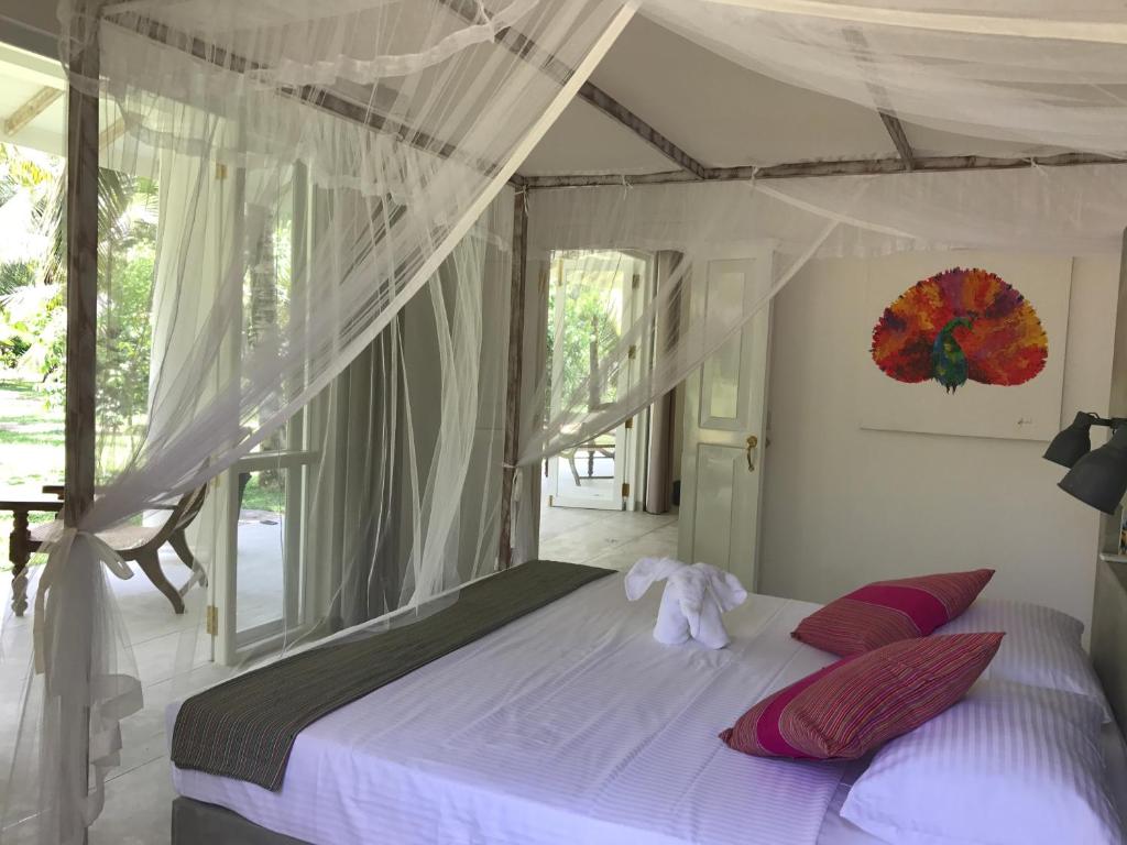 Good Vibes Villas - Deluxe Bungalow с видом на сад