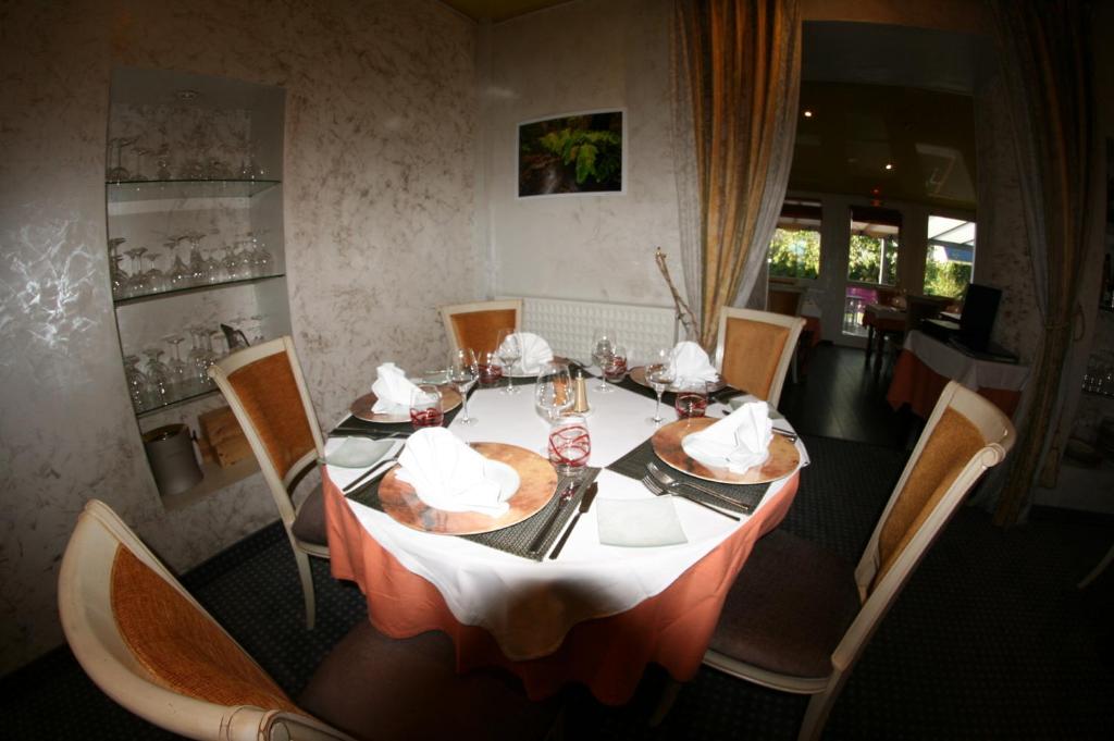 Restaurace v ubytování Hôtel Saint-Marc