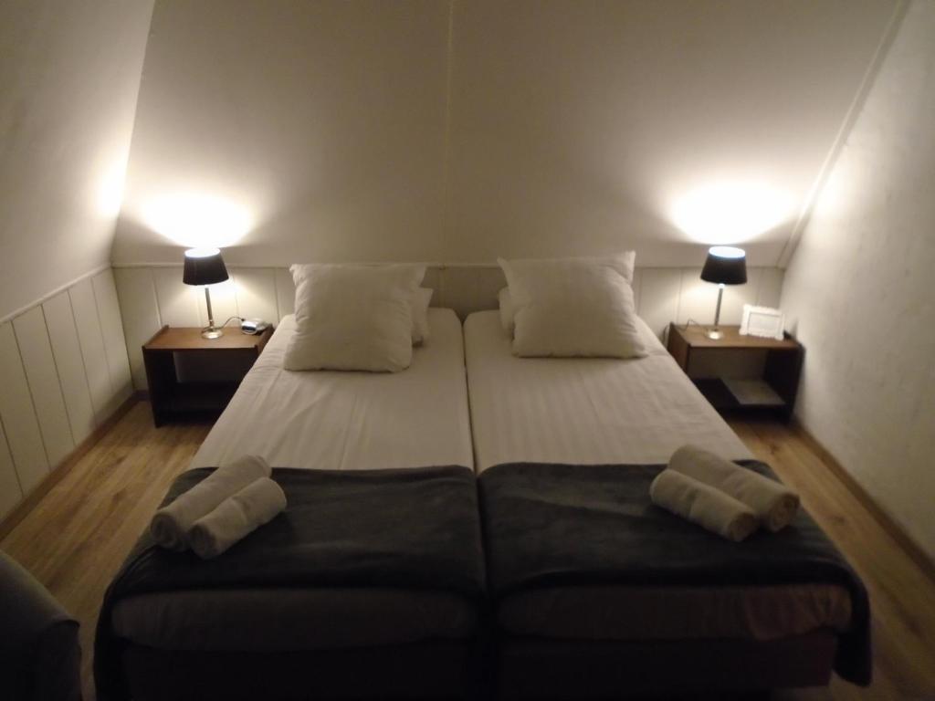 Postel nebo postele na pokoji v ubytování Hotel de Vriezerbrug