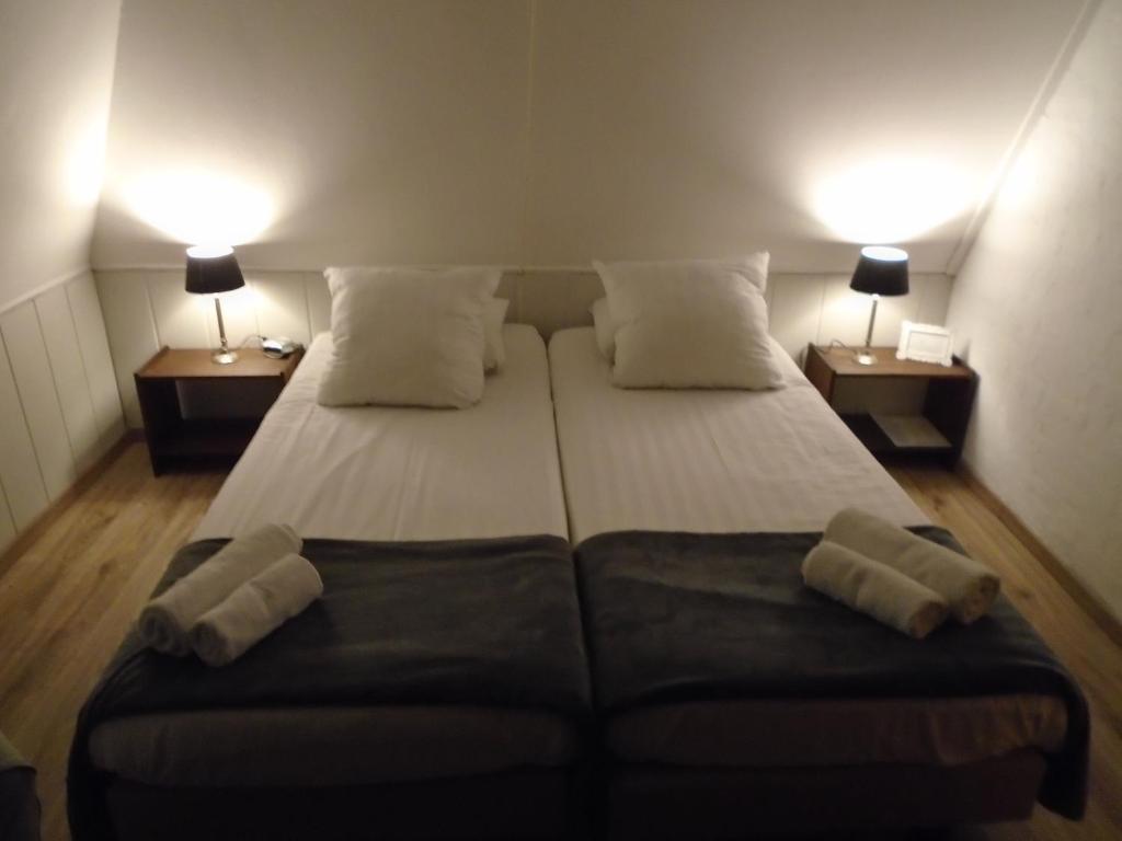 Postel nebo postele na pokoji v ubytování Hotel de Vriezerbrug