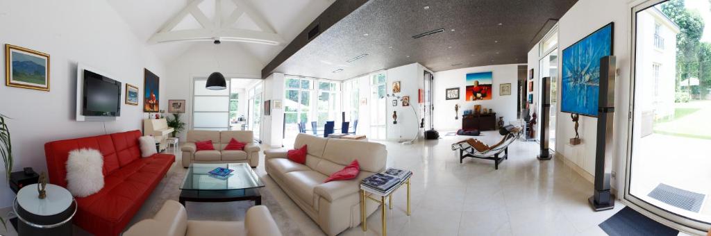 a living room with two couches and a table at Villa Castoria in Saint-Germain-en-Laye