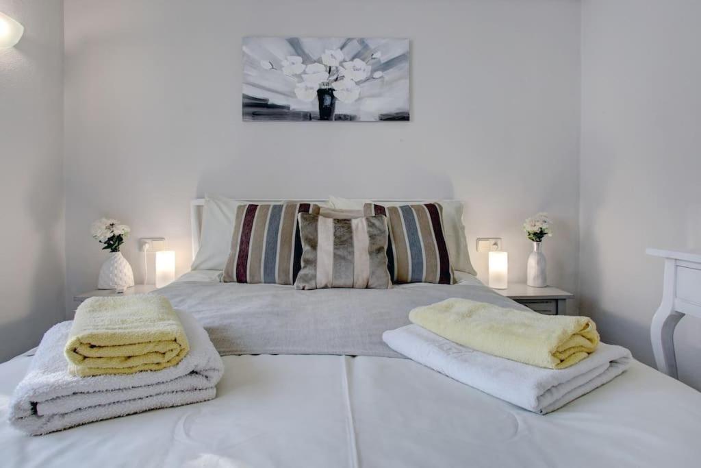 Calahonda 2 Bedroom House with Air Con, Sitio de Calahonda ...