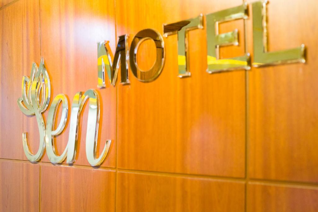 Certifikát, hodnocení, plakát nebo jiný dokument vystavený v ubytování Sen Motel