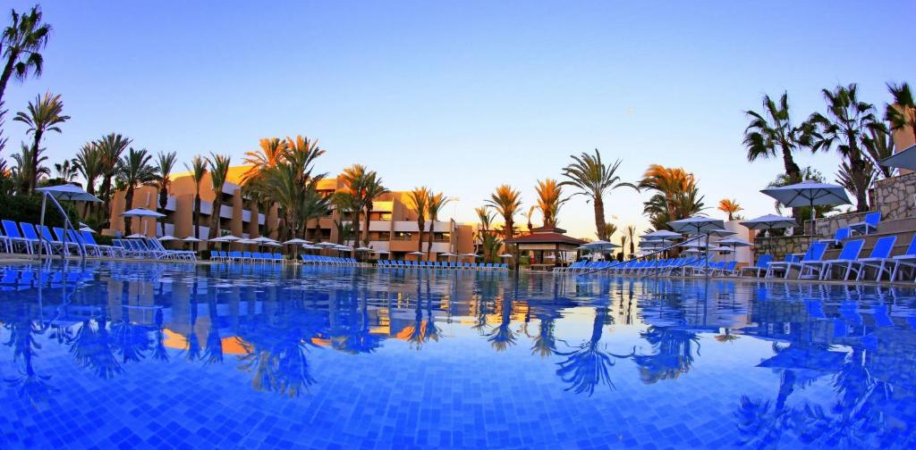 Bazén v ubytování Dunes d'Or Ocean Club nebo v jeho okolí