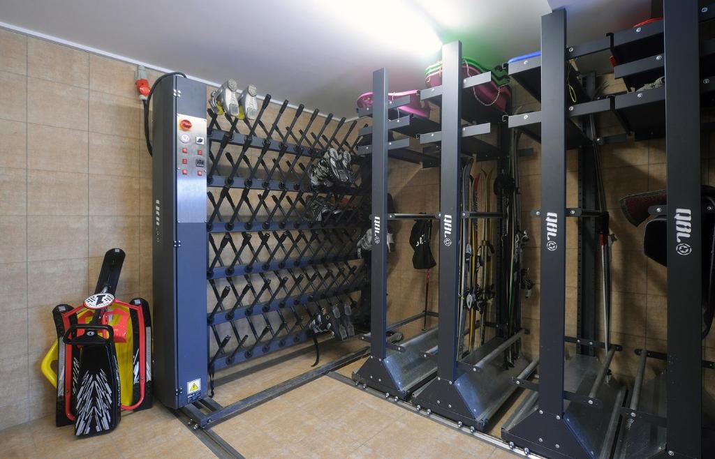Posilňovňa alebo fitness centrum v ubytovaní Dziki Apartament Panorama Gór, Duży Taras z Widokiem na Góry