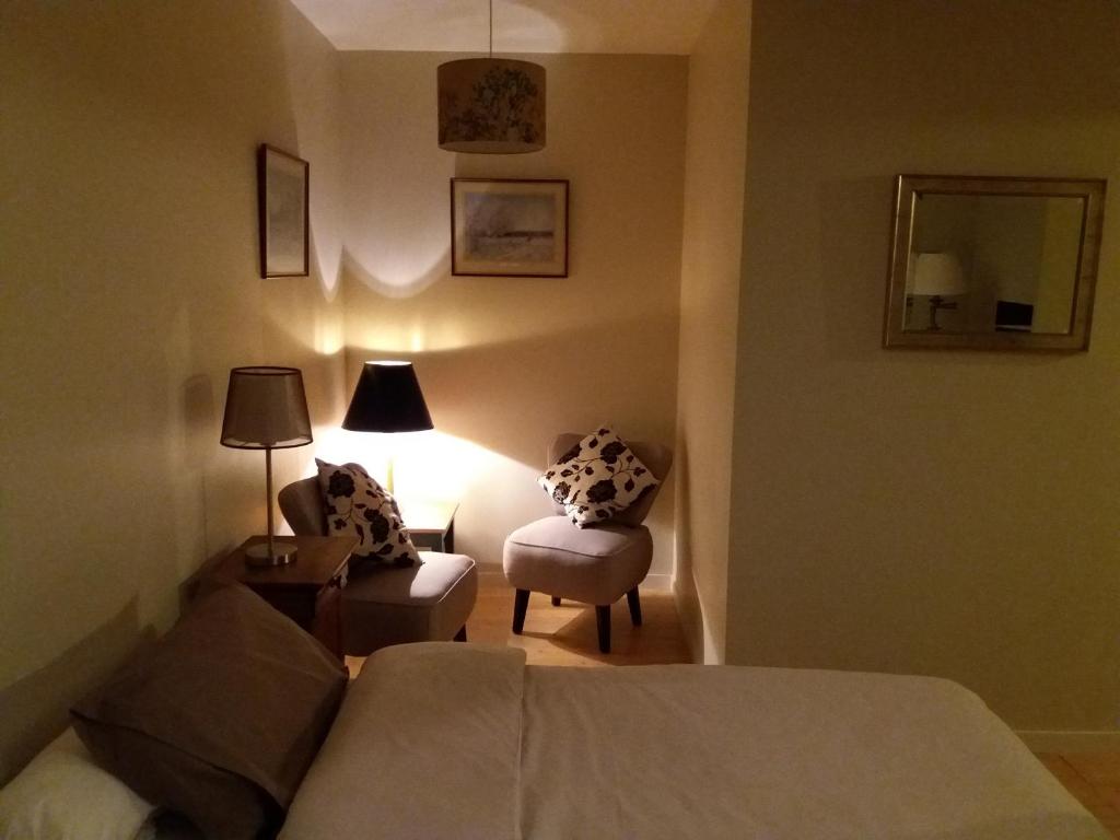 Les Trois Prunelles - Twin Room With Garden View