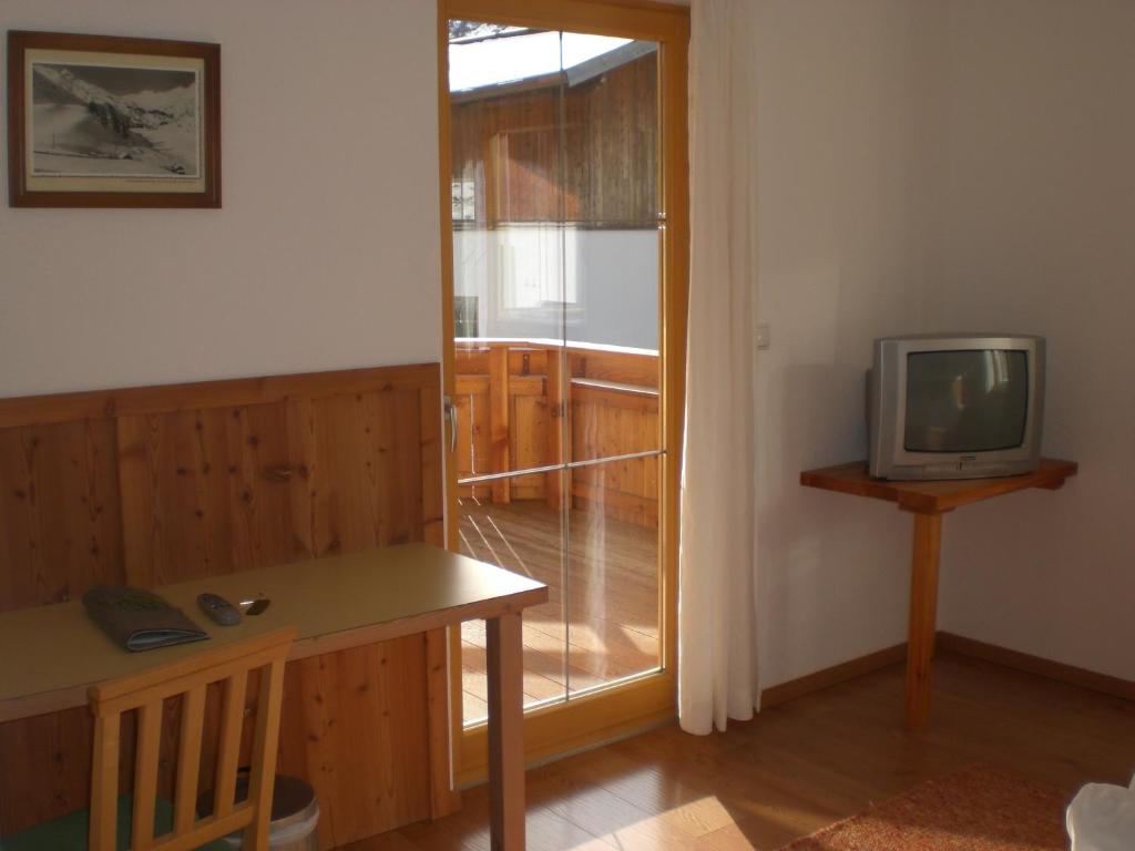 TV a/nebo společenská místnost v ubytování Pension Angern
