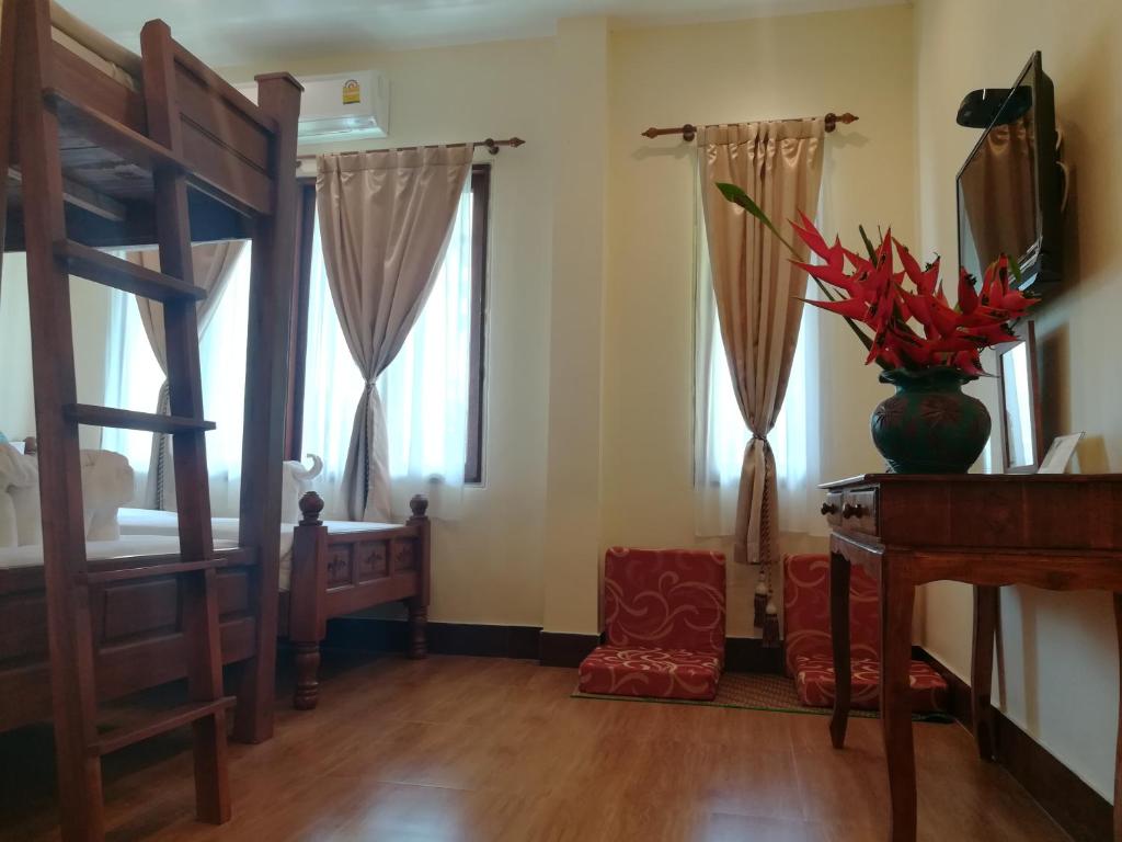 Postel nebo postele na pokoji v ubytování Baan Bussaba Hotel