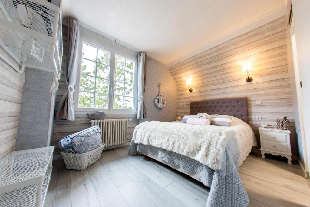 Postel nebo postele na pokoji v ubytování Le Cardinal B&B