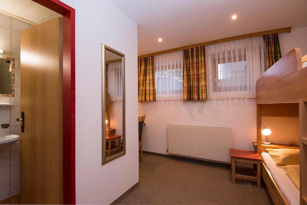 Postel nebo postele na pokoji v ubytování Jugendhotel Gruber