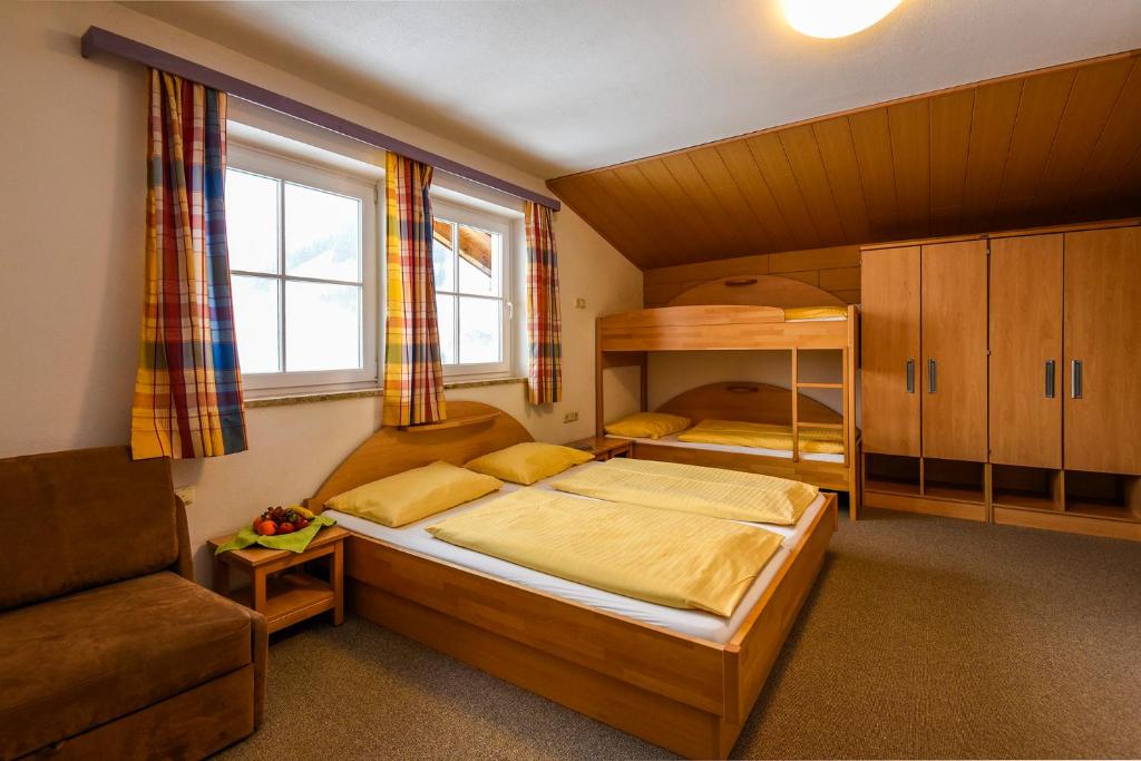 Postel nebo postele na pokoji v ubytování Jugendhotel Gruber
