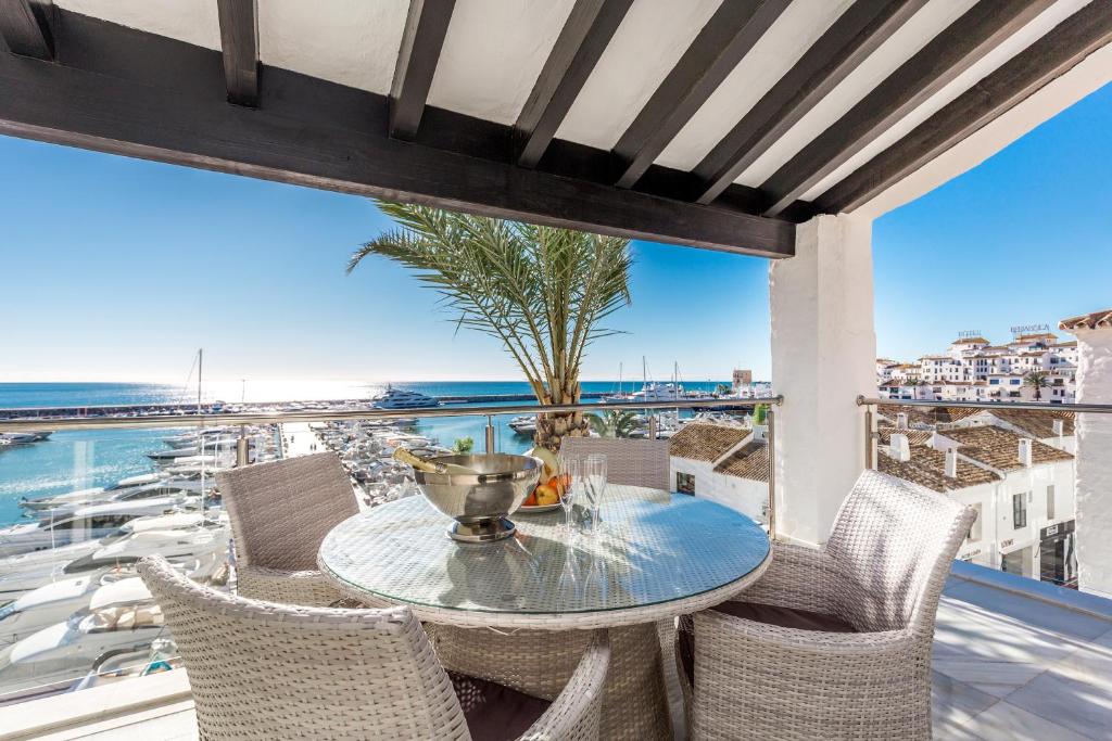 Fotografie z fotogalerie ubytování Front Line Penthouse Puerto Banus With Sea Views v destinaci Marbella