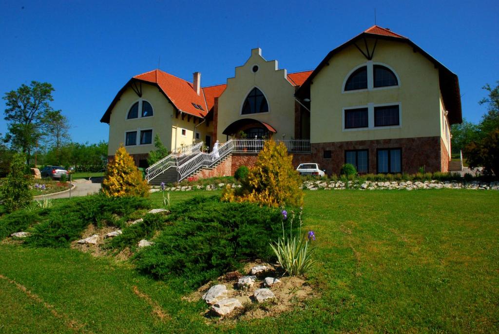Békesség Szigete, Klasszik Apartman 2889 Súr, 8 Csatkai utca kép - 1