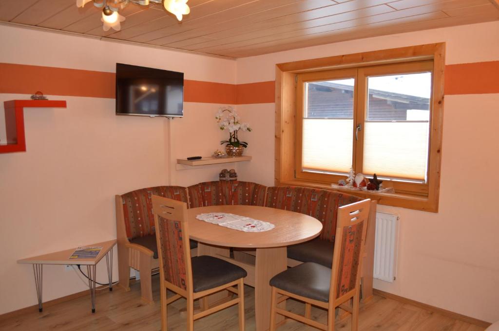 TV a/nebo společenská místnost v ubytování Appartement Tiefenbrunn