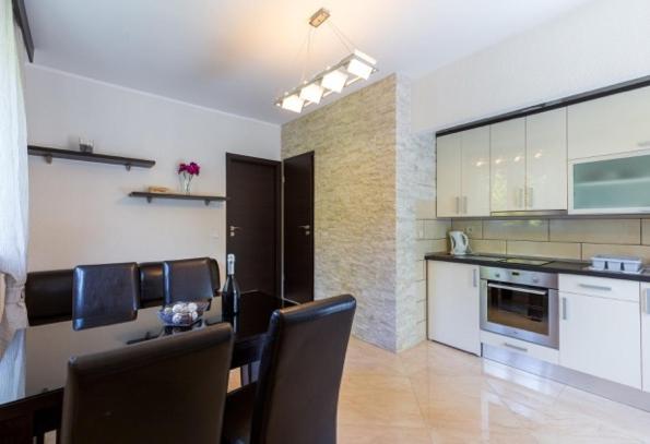 Kuchyňa alebo kuchynka v ubytovaní Niki Apartment