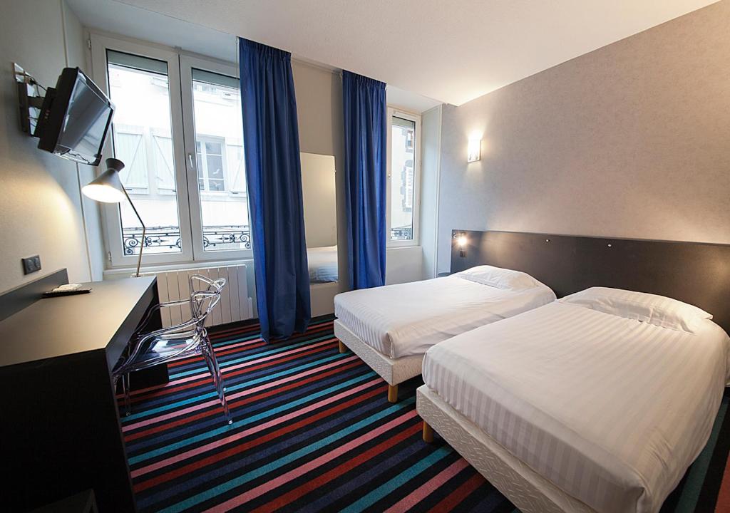 Postel nebo postele na pokoji v ubytování CIT'HÔTEL LE DAV Clermont-Ferrand Centre