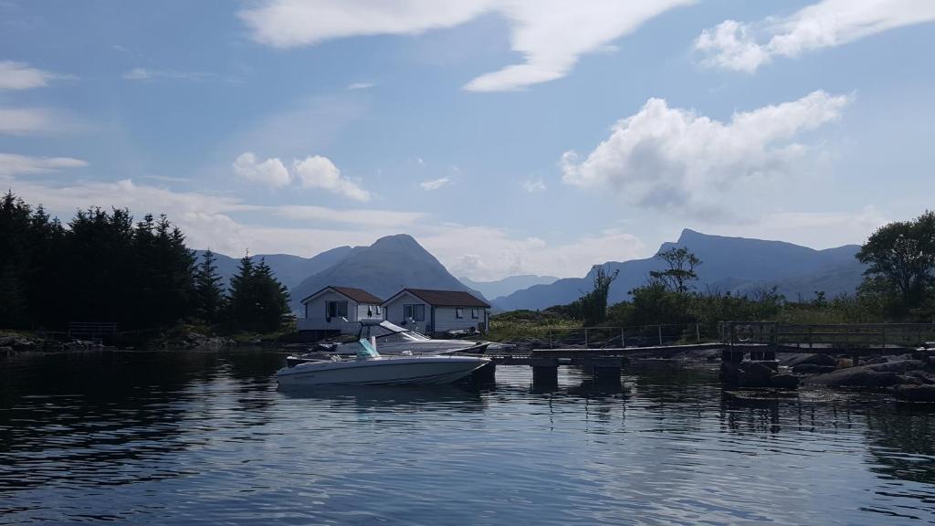 Hytte ved sjøen - Housity