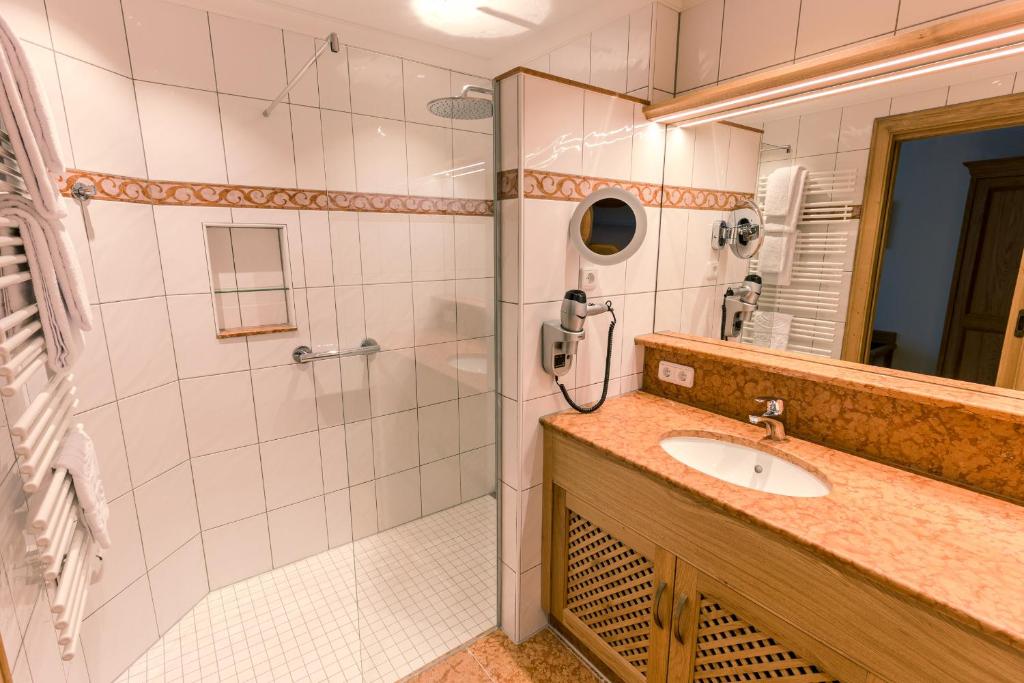 Koupelna v ubytování Hotel & Gaststätte zum Erdinger Weißbräu