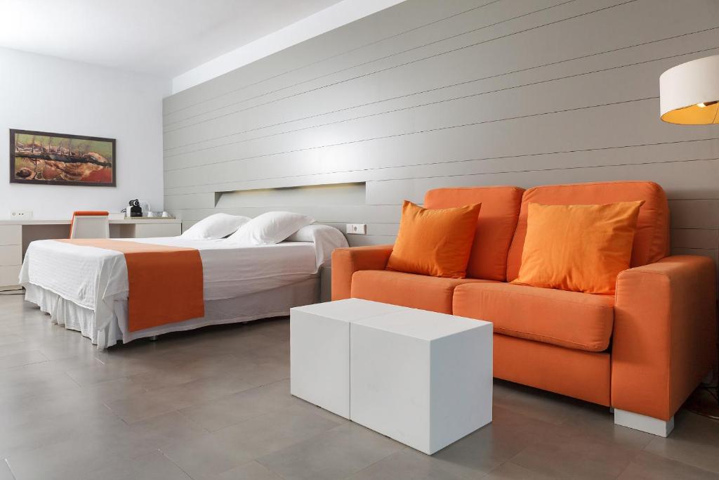 Posteľ alebo postele v izbe v ubytovaní Hotel Spa Calagrande Cabo de Gata