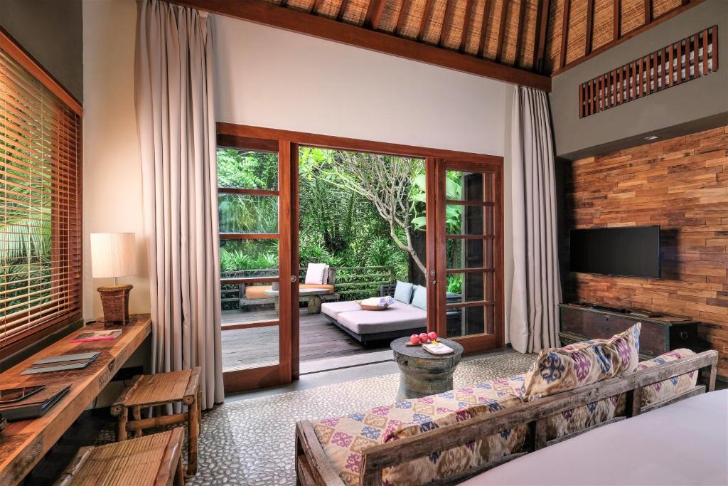 Postel nebo postele na pokoji v ubytování The Purist Villas & Spa Ubud