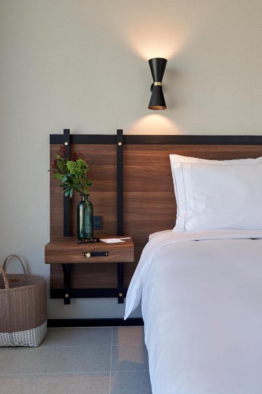 FORM Hotel Al Jaddaf, Dubai, a Member of Design Hotels - Plus King Room With City View