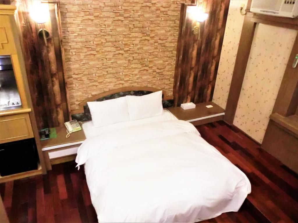 Postel nebo postele na pokoji v ubytování Guest Motel-Zhubei