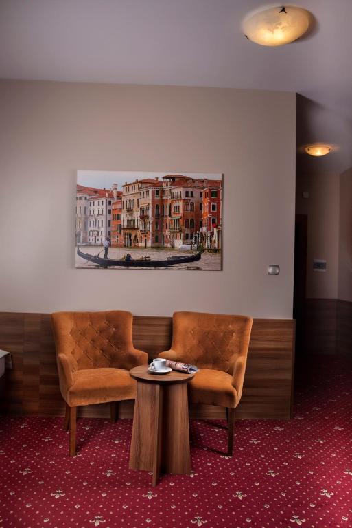 Posedenie v ubytovaní Hotel Cristal Park