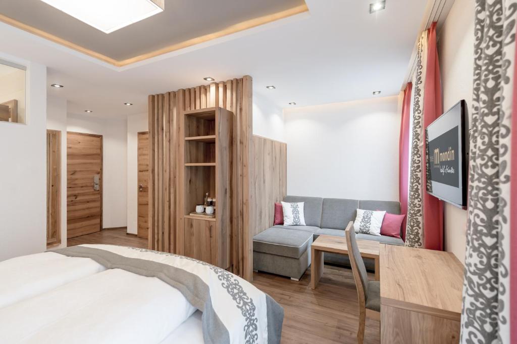 Postel nebo postele na pokoji v ubytování Hotel Mondin