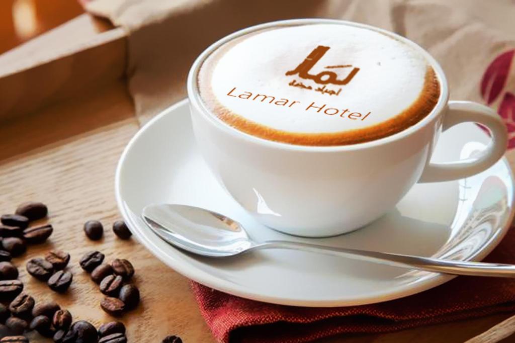 Příslušenství pro přípravu čaje a kávy v ubytování Lamar Ajyad First Hotel Tower A