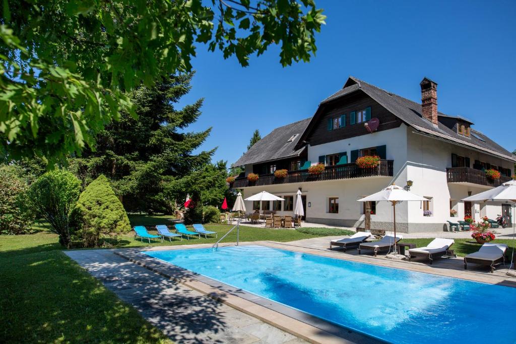 Bazén v ubytovaní Hotel Oremushof alebo v jeho blízkosti