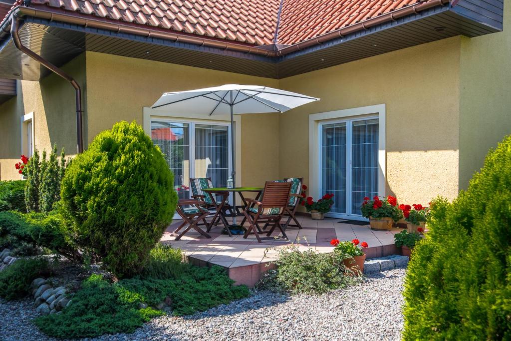 Vonkajšia záhrada v ubytovaní Pokoje Nowakowscy