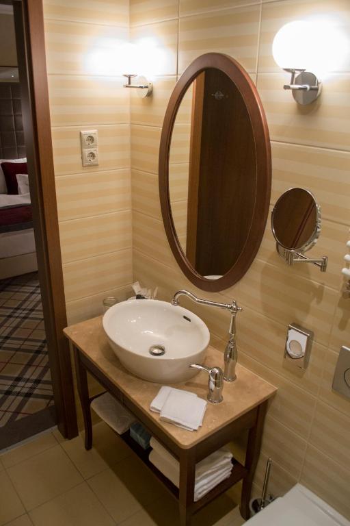 A bathroom at Mirage Medic Hotel