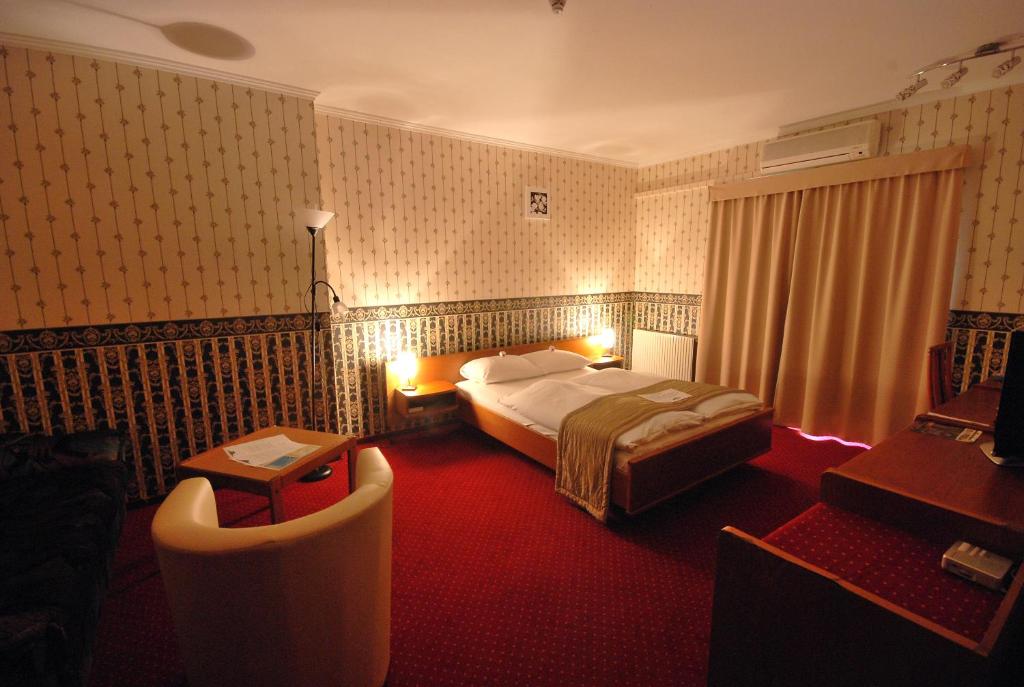 Postel nebo postele na pokoji v ubytování Hotel Amadeus
