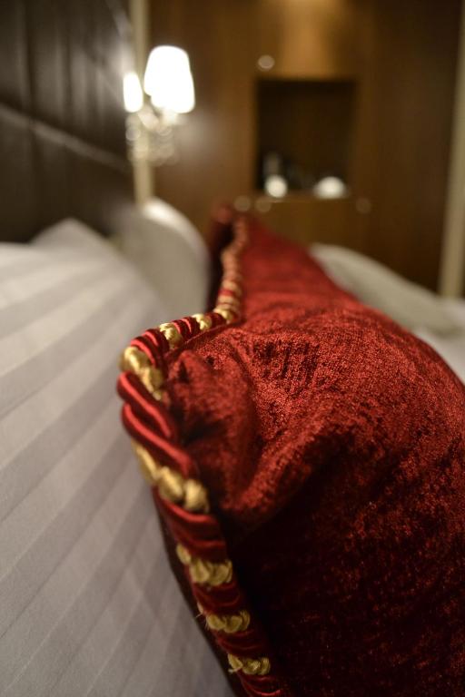 A bed or beds in a room at Mirage Medic Hotel