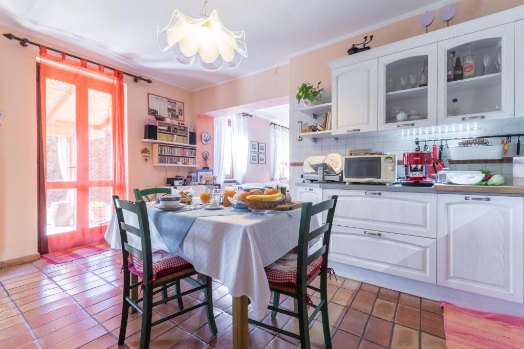 Kuchyň nebo kuchyňský kout v ubytování B&B Cascina Ciapilau