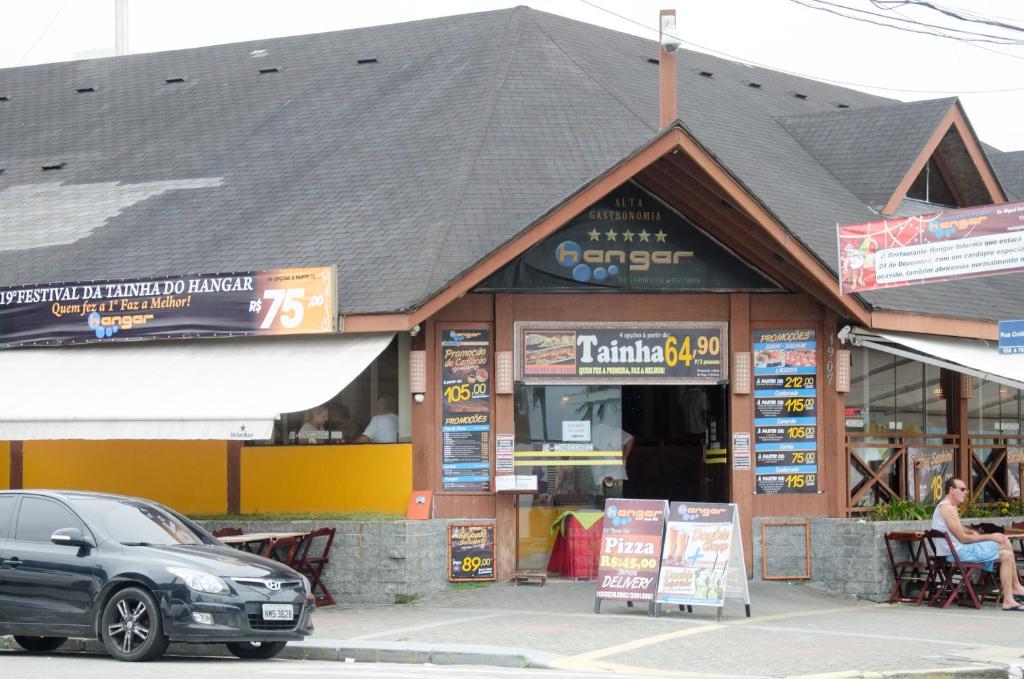  Apto com Ar condicionado a 200 m da praia - atrás do Shopping Enseada