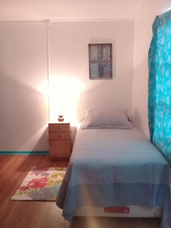 Una cama o camas en una habitación de Hostal Casa Azul