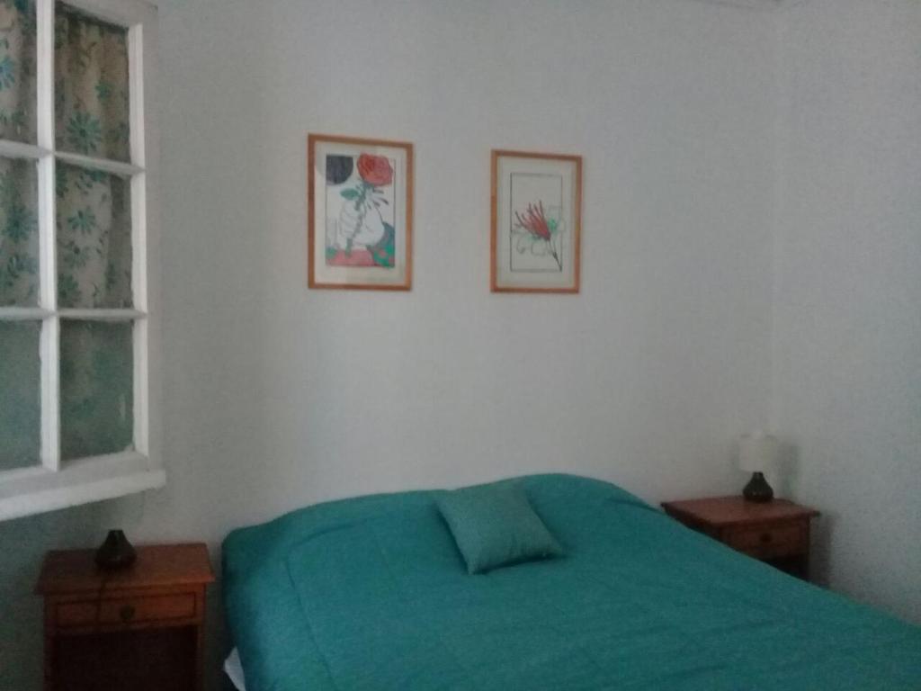 Una cama o camas en una habitación de Hostal Casa Azul