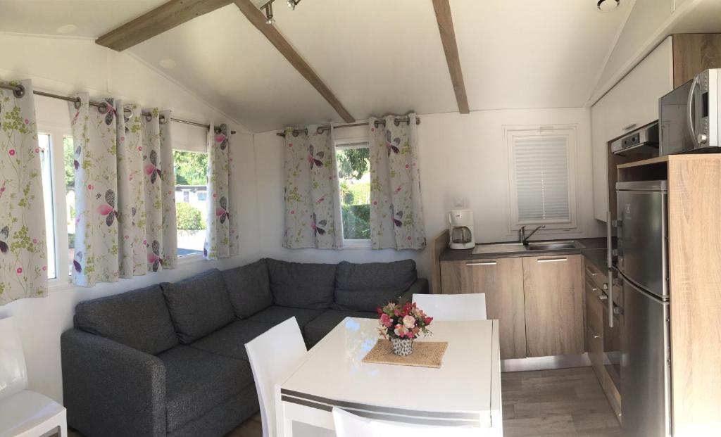 Kuchyň nebo kuchyňský kout v ubytování Bungalow Vacances