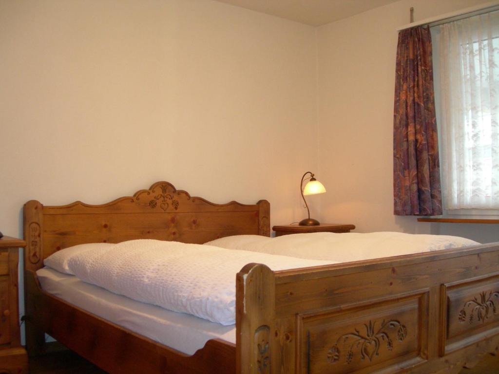 Postel nebo postele na pokoji v ubytování Hotel Crystal Interlaken